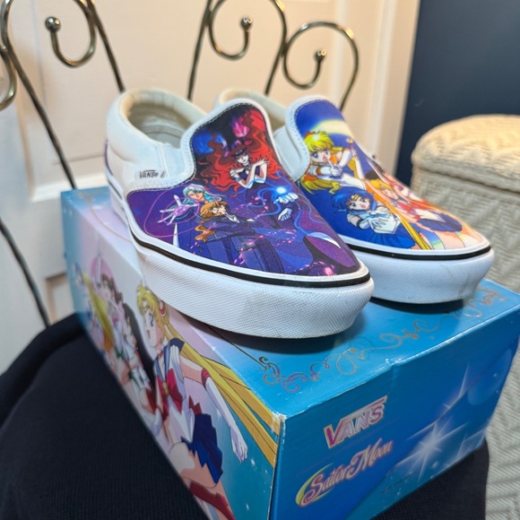 Sailor Moon Classic x Van cushion slip on - Picture 3 of 10